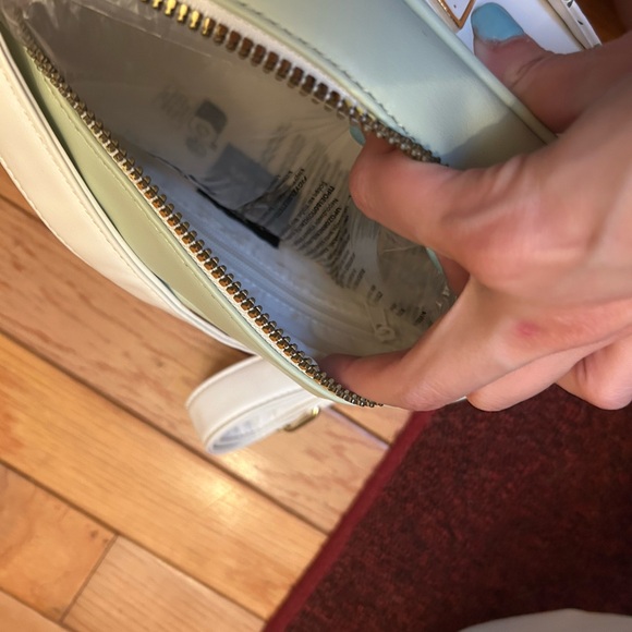 NWT Disney Winnie the Pooh Crossbody Bag - Picture 6 of 8